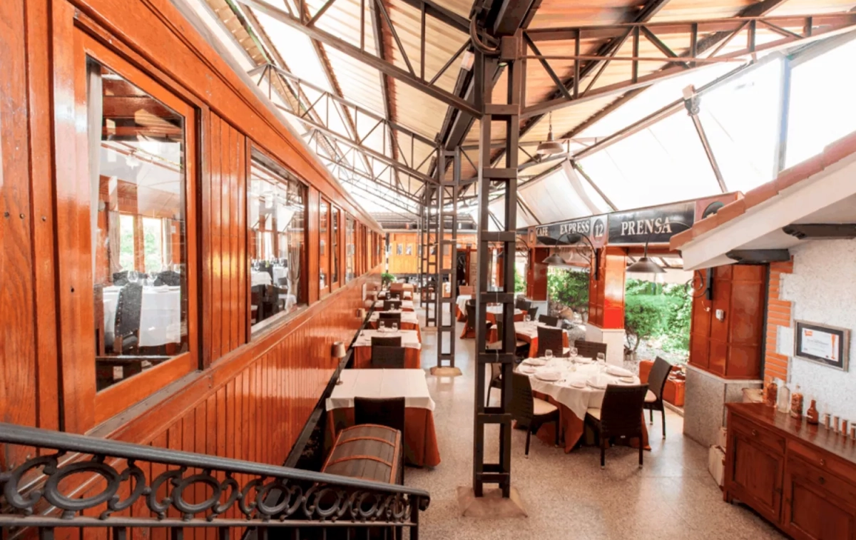 El Apeadero es uno de los espacios exteriores del restaurante / EL VAGÓN DE BENI
