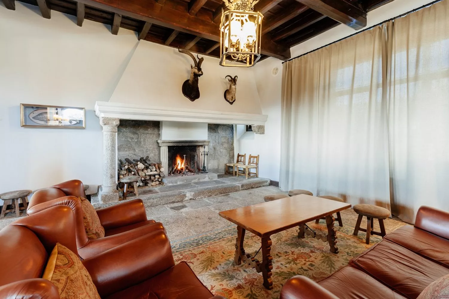 Una de las salas del Parador de Gredos donde se encerraron 'los padres de la Constitución' PARADORES