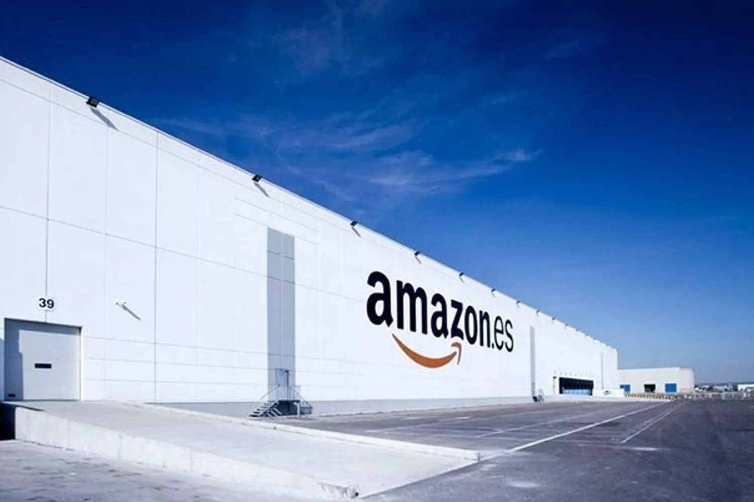 Un centro logístico de Amazon en España EP