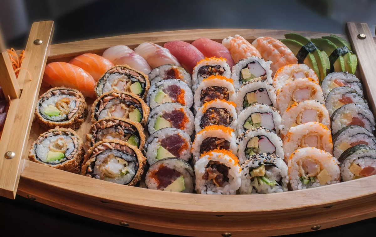 Una bandeja de sushi / UNSPLASH Una bandeja de sushi / UNSPLASH
