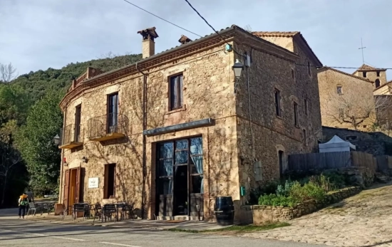 El Hostal de Bianya / HB