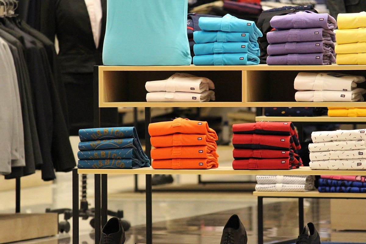 Ropa expuesta en una tienda / PIXABAY