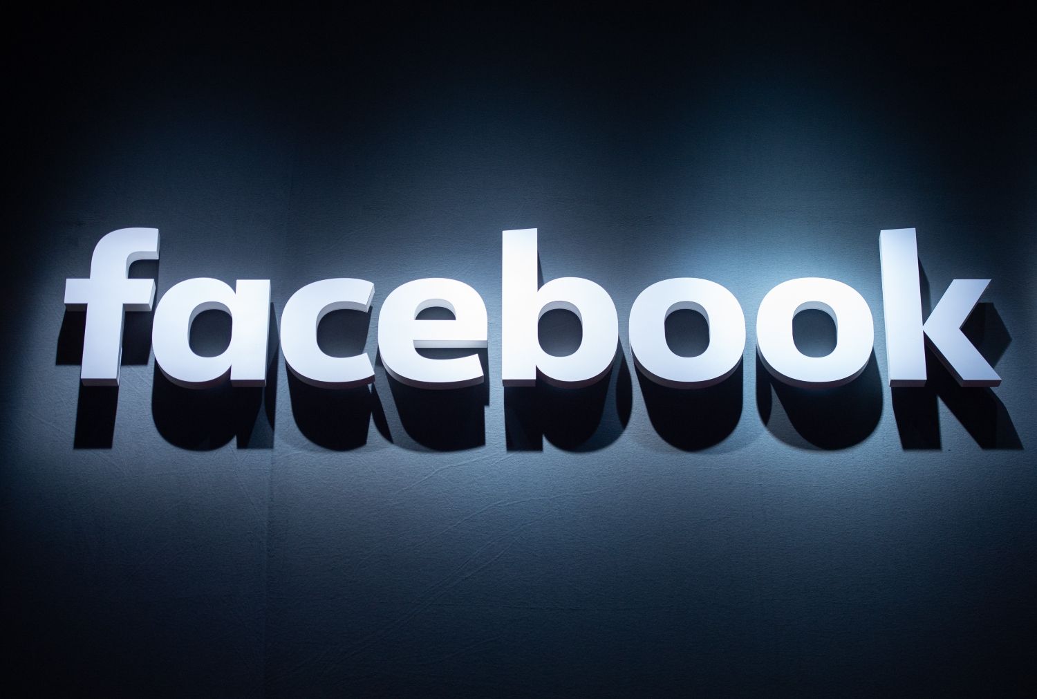 Logo Facebook, il social network di Zuckerberg che incorporerà audio/EP