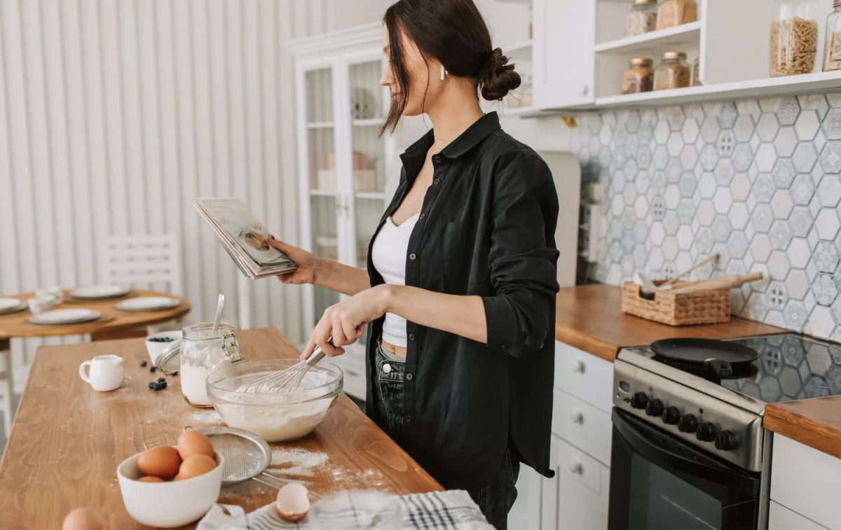 Una mujer cocina recetas saludables / PEXELS Una mujer cocina recetas saludables / PEXELS