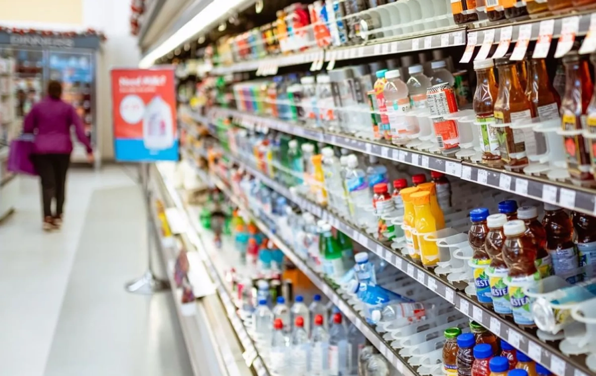 Bebidas y productos de marca blanca en un supermercado / PIXABAY