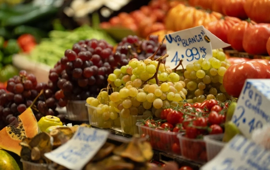 Precio de las uvas en el puesto de un mercado / EUROPA PRESS - DAVID ZORRAKINO Precio de las uvas en el puesto de un mercado / EUROPA PRESS - DAVID ZORRAKINO