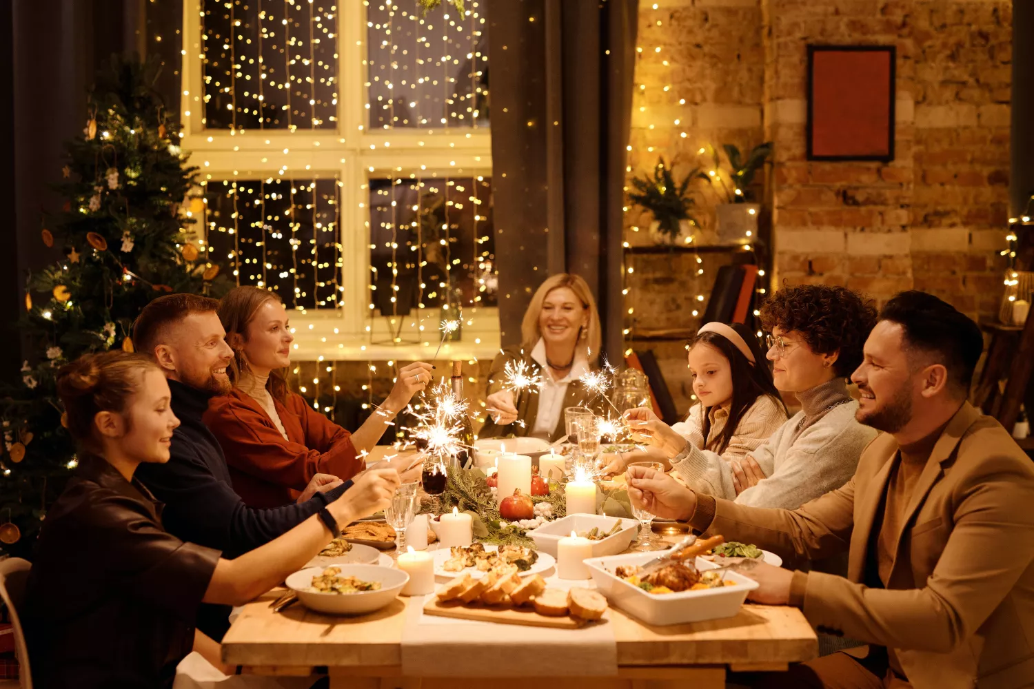 Una cena de Navidad en familia donde comerán el aperitivo de Mercadona que arrasa estas Navidades / PEXELS Una cena de Navidad en familia donde comerán el aperitivo de Mercadona que arrasa estas Navidades / PEXELS