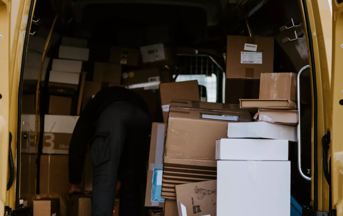 Paquetes en el interior de una furgoneta / PEXELS Paquetes en el interior de una furgoneta / PEXELS