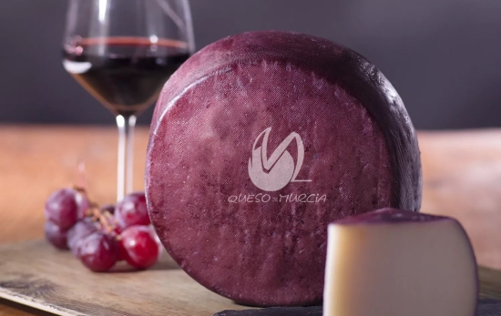 Un queso al vino / QUESOSDEMURCIA.COM Un queso al vino / QUESOSDEMURCIA.COM
