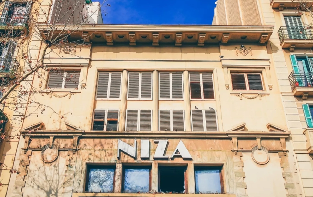 La fachada del antiguo cine Niza / EP