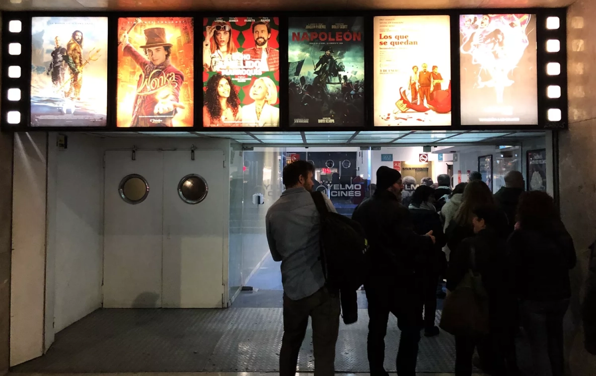 La entrada lateral al cine Comedia, en la calle Gran Vía / TC