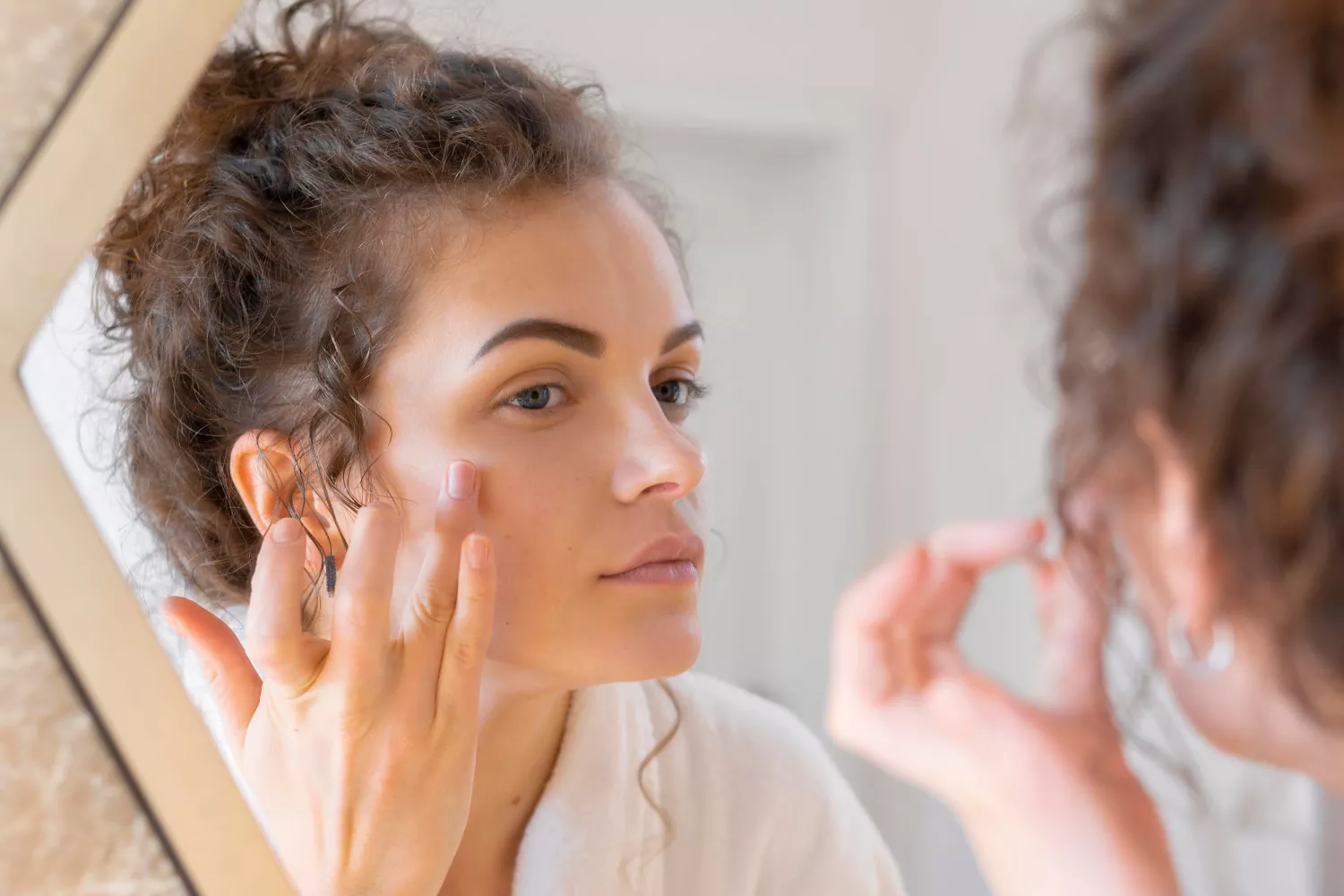 Una dermatóloga utiliza un sérum facial similar al de Mercadona / FREEPIK Una dermatóloga utiliza un sérum facial similar al de Mercadona / FREEPIK