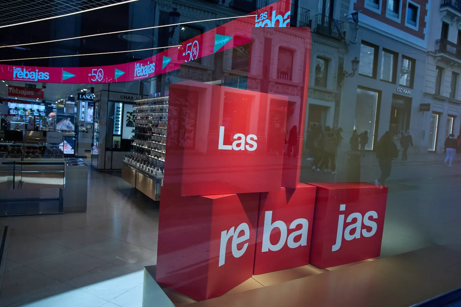 Las rebajas de El Corte Inglés / Jesús Hellín - EP