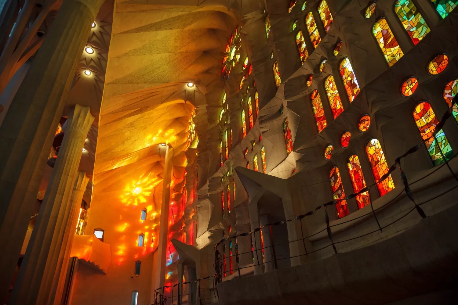 Interior de la Basílica de la Sagrada Familia / PEXELS