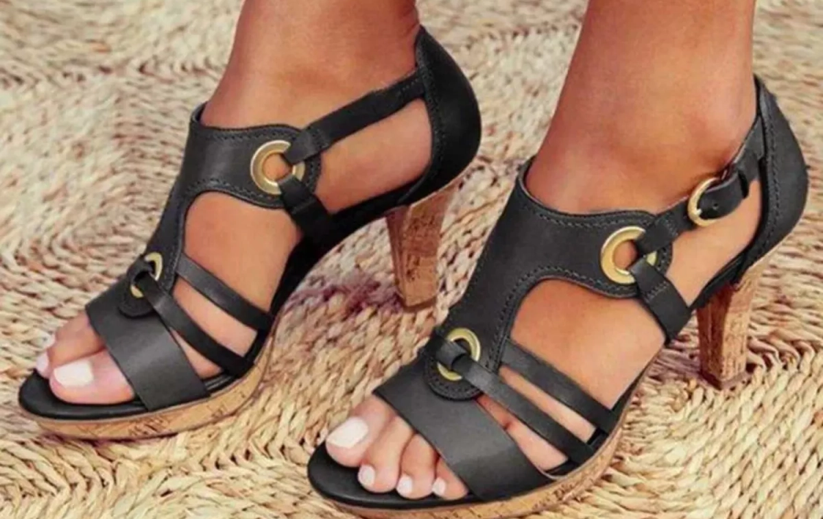 Sandalias a la venta en la web / CG