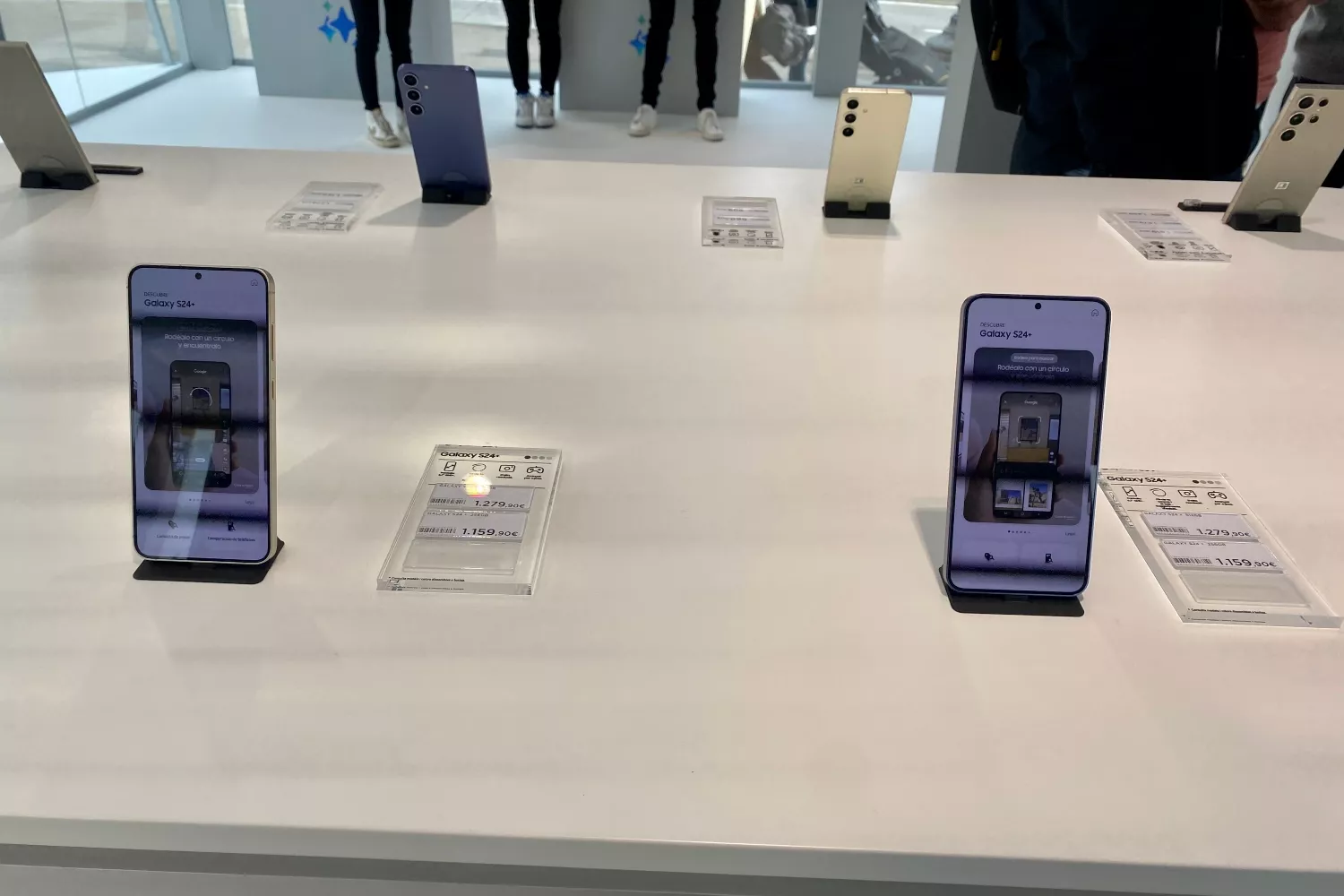 Samsung Galaxy S24+ con las nuevas funciones IA / CG