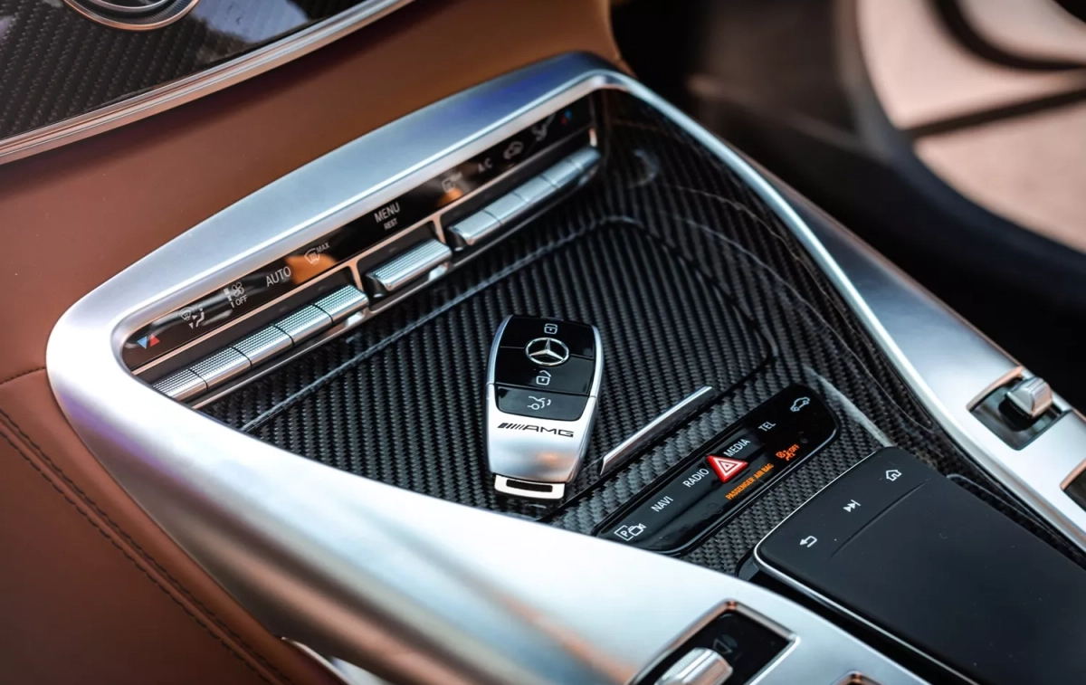 El mando automático de uno de los coches Mercedes-Benz / PEXELS El mando automático de uno de los coches Mercedes-Benz / PEXELS