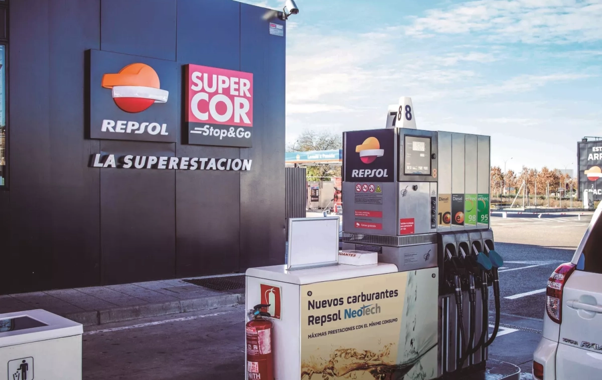 Gasolinera de Repsol / EP - EL CORTE INGLÉS