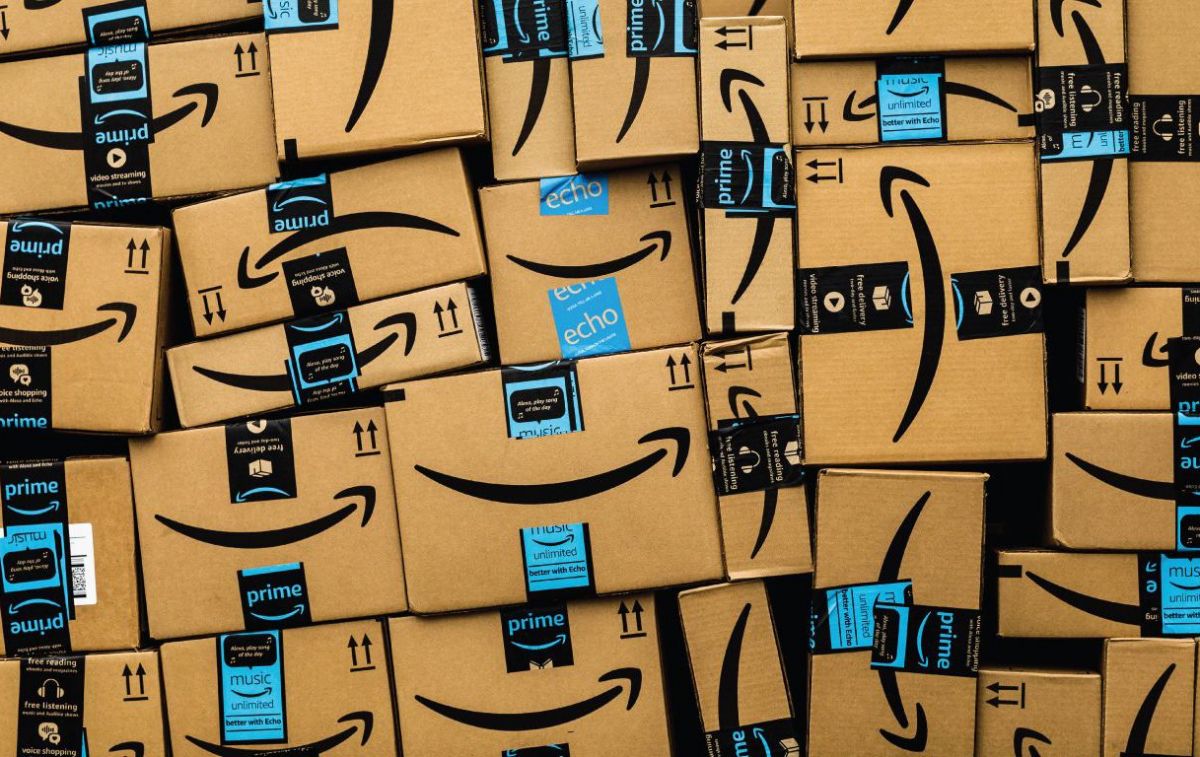 Varios paquetes de Amazon apilados / FACEBOOK