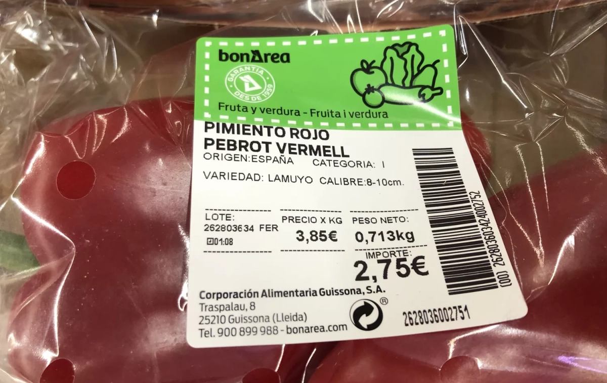 Pimiento rojo envuelto en plásticos / TC