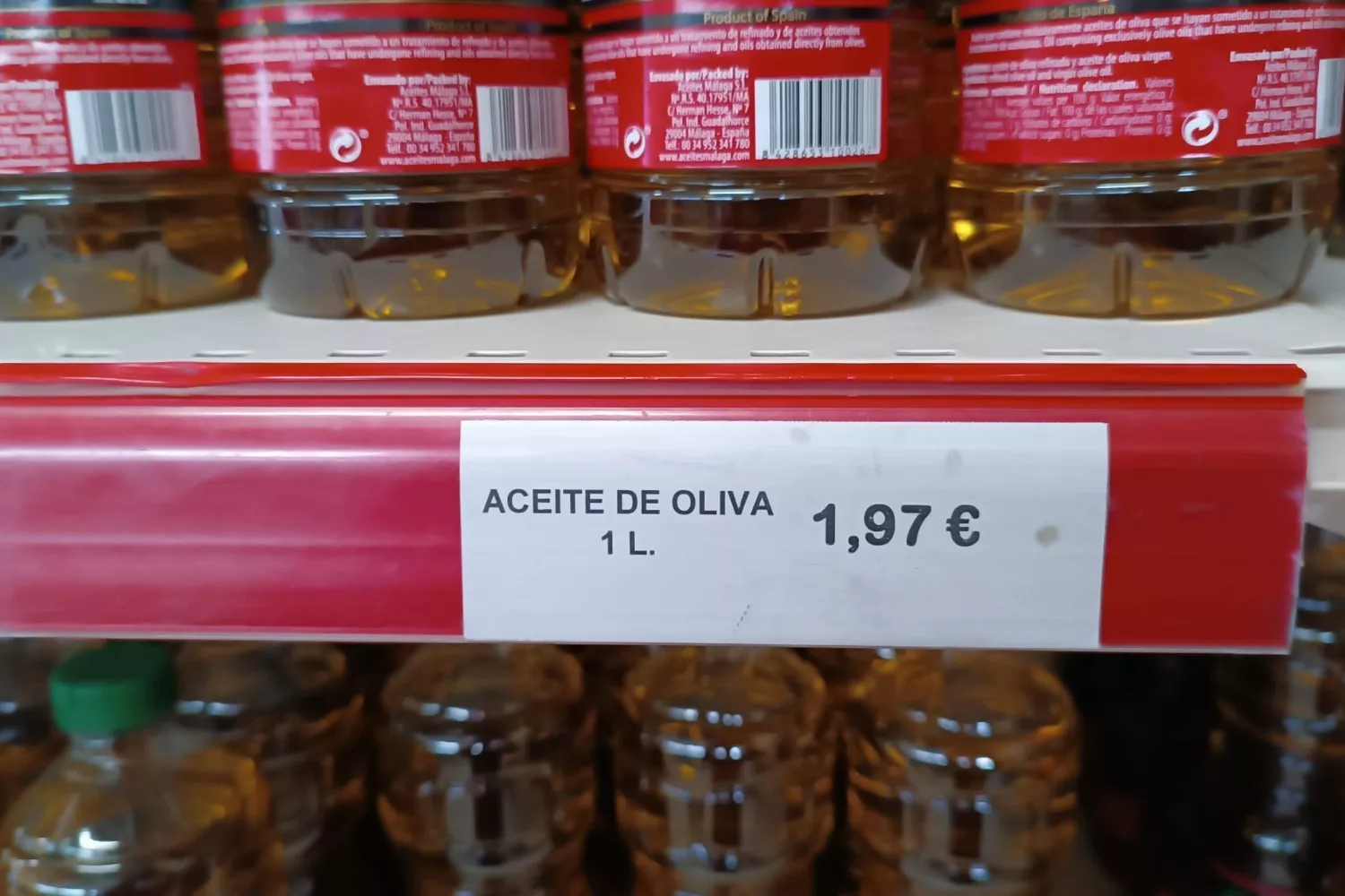 El precio del aceite de oliva en el economato social / IMAGEN CEDIDA
