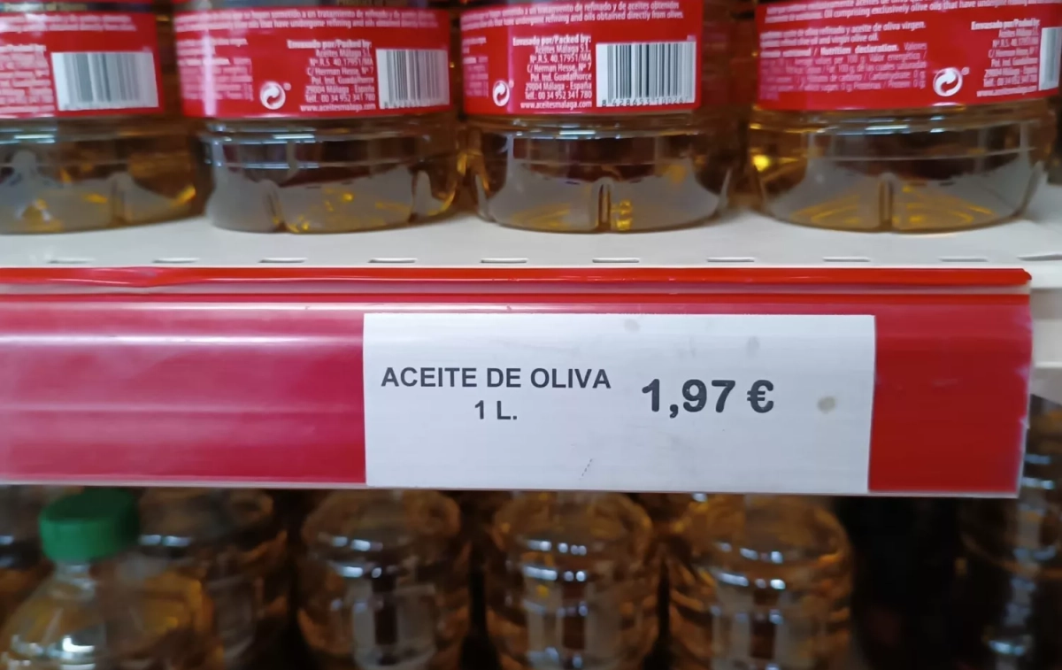 El precio del aceite de oliva en el economato social / IMAGEN CEDIDA