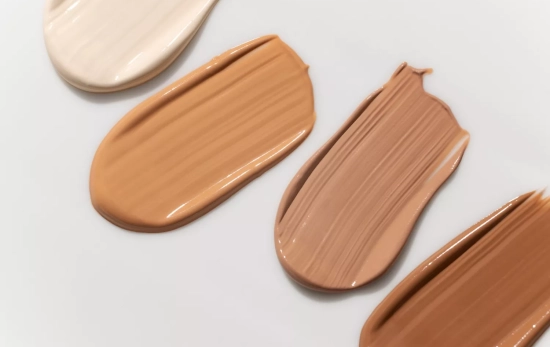 Maquillaje líquido / FREEPIK Maquillaje líquido / FREEPIK