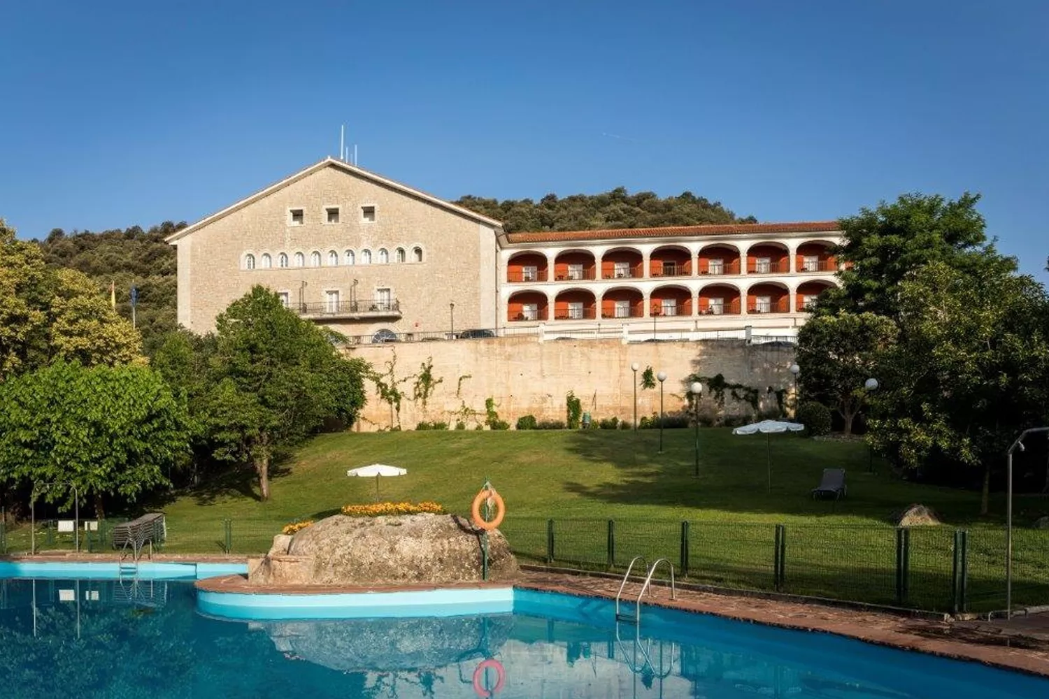 El Parador de Vic Sau, uno de los que reabren con habitaciones en oferta PARADORES