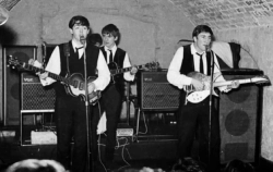 En el bar donde empezaron los Beatles se bebe Cruzcampo: John, Paul, George y Ringo ni la probaron
