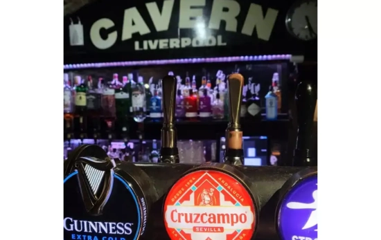 El grifo de Cruzcampo en The Cavern Club TWITTER El grifo de Cruzcampo en The Cavern Club TWITTER