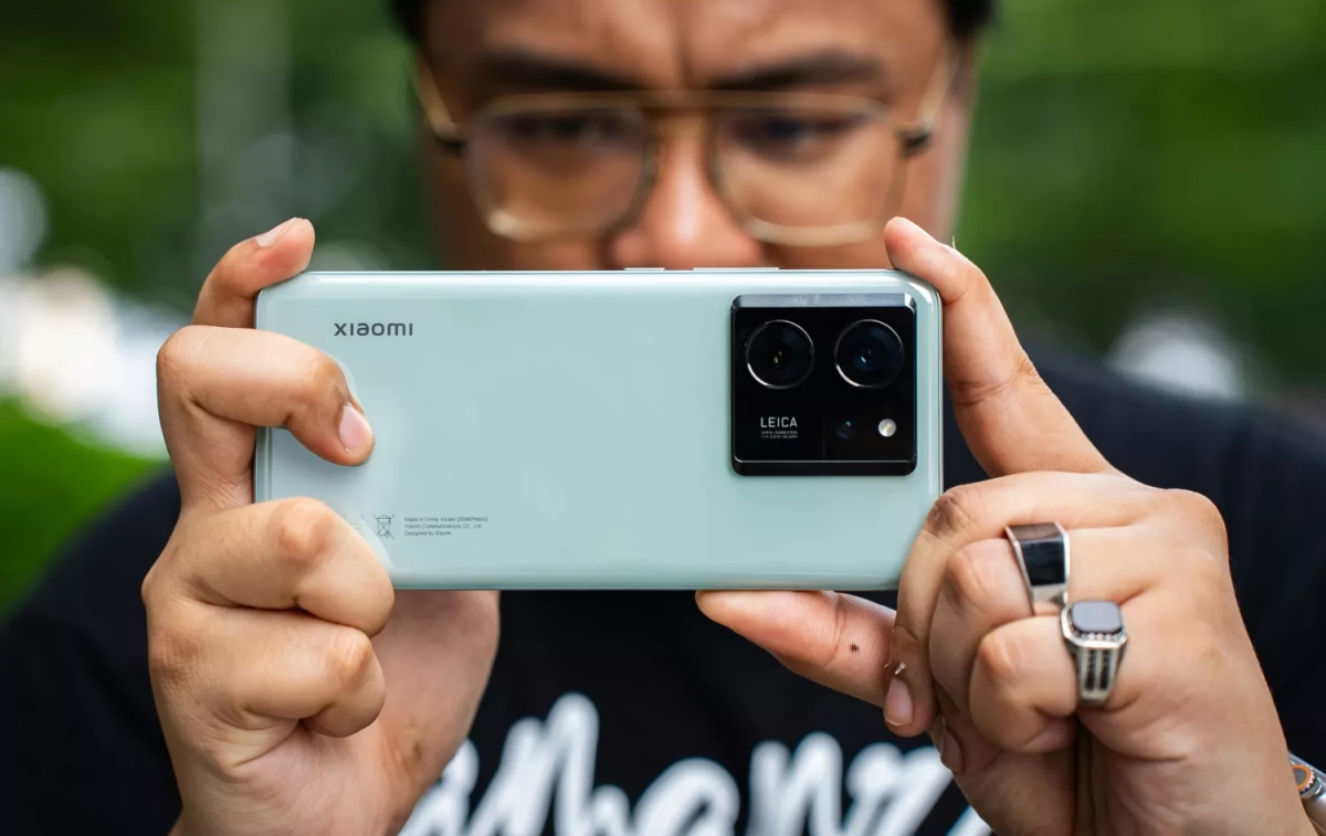 Una persona con un móvil de Xiaomi de segunda mano / UNSPLASH Una persona con un móvil de Xiaomi de segunda mano / UNSPLASH