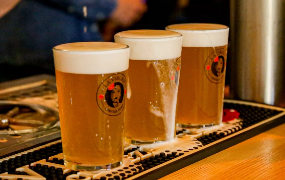 Cañas de cerveza tiradas en la fábrica de cerveza artesanal 'La Virgen' Ricardo Rubio EP Cañas de cerveza tiradas en la fábrica de cerveza artesanal 'La Virgen' Ricardo Rubio EP