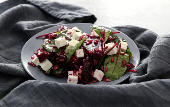 Una ensalada con remolacha, una hortaliza rica en antioxidantes y minerales / FREEPIK Una ensalada con remolacha, una hortaliza rica en antioxidantes y minerales / FREEPIK