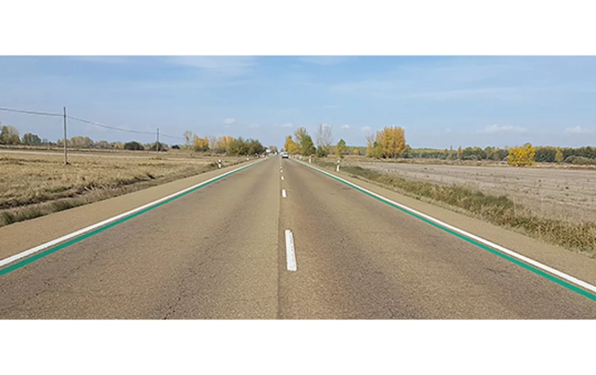 Carretera con líneas verdes / DGT Carretera con líneas verdes / DGT