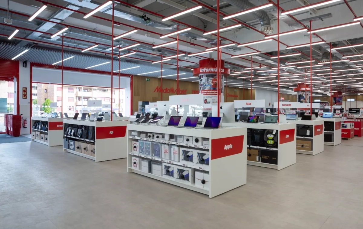 Interior de una tienda de MediaMarkt / MEDIAMARKT Interior de una tienda de MediaMarkt / MEDIAMARKT