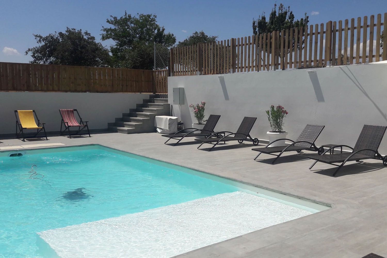 Una piscina climatizada que se alquila por horas en la Sierra de Guadalajara / SWIMMY