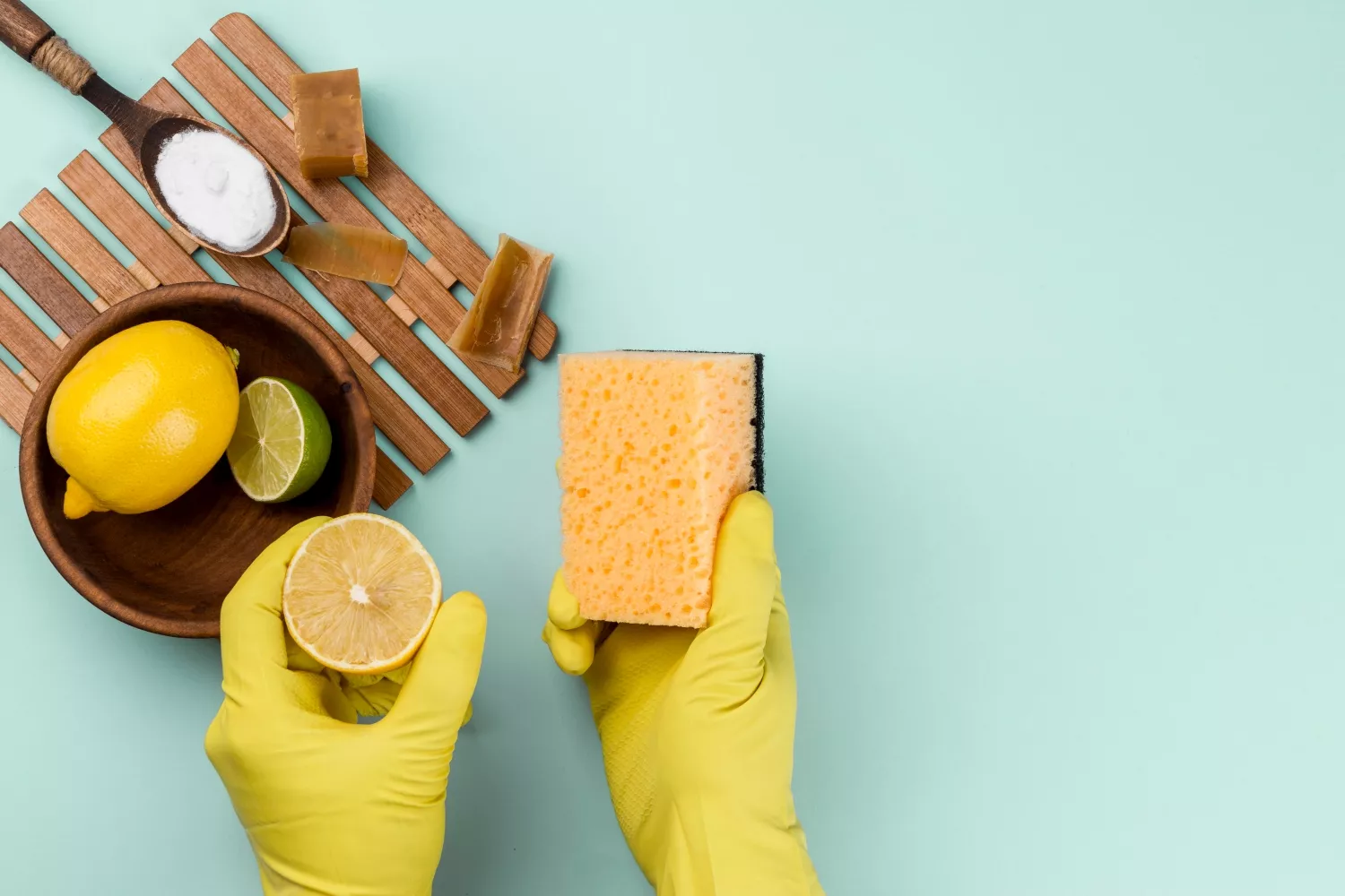 El limón y el bicarbonato son productos muy útiles para la limpieza / FREEPIK El limón y el bicarbonato son productos muy útiles para la limpieza / FREEPIK