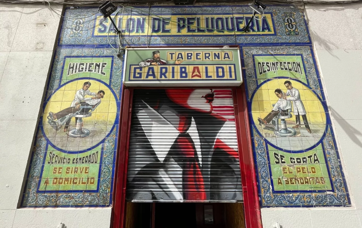 Fachada de la Taberna Garibaldi, el bar de Pablo Iglesias / CG Fachada de la Taberna Garibaldi, el bar de Pablo Iglesias / CG