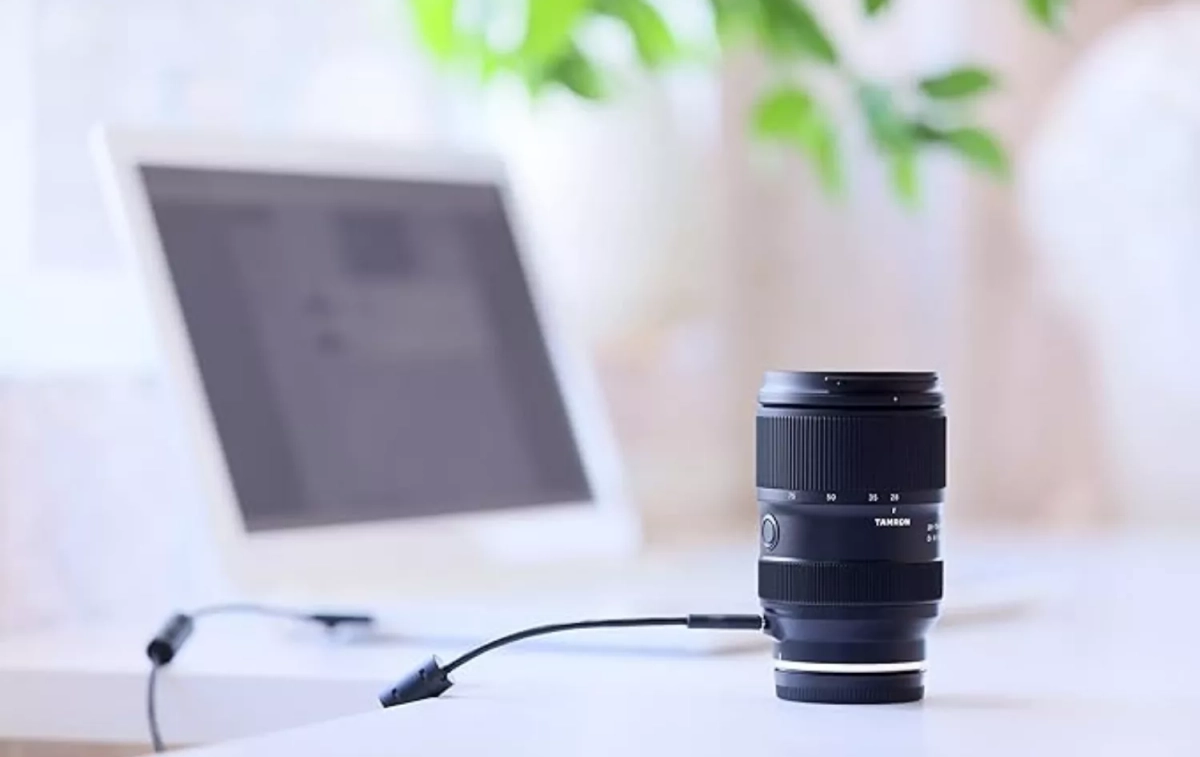 El objetivo para cámaras Sony que compró el cliente en Amazon / AMAZON El objetivo para cámaras Sony que compró el cliente en Amazon / AMAZON