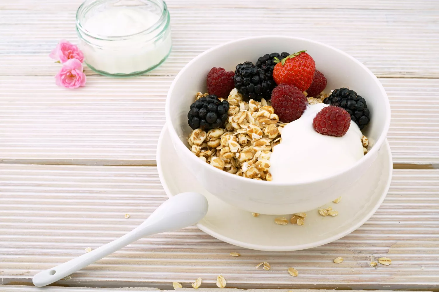 Un bol con avena, uno de los cereales más saludables / PEXELS Un bol con avena, uno de los cereales más saludables / PEXELS