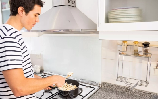 Una persona cocina en su tiempo libre / FREEPIK Una persona cocina en su tiempo libre / FREEPIK