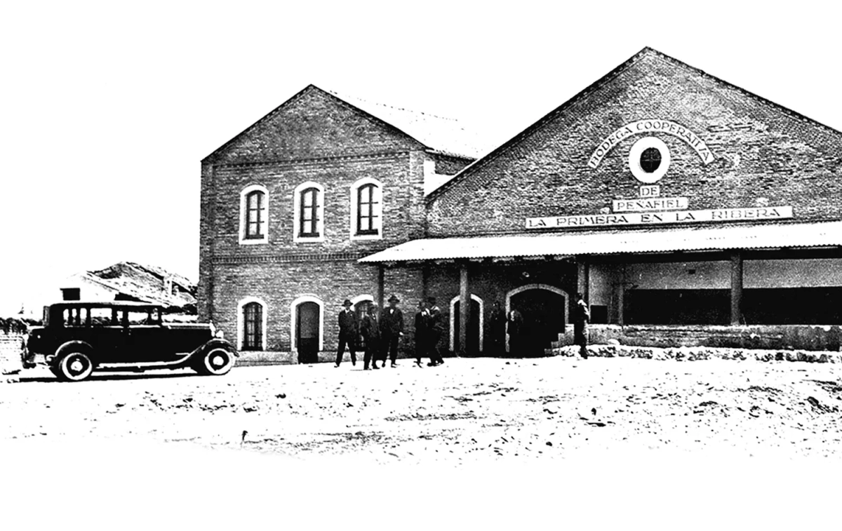 Imagen de la Bodega Cooperativa de Peñafiel, la primera en la ribera / PROTOS Imagen de la Bodega Cooperativa de Peñafiel, la primera en la ribera / PROTOS