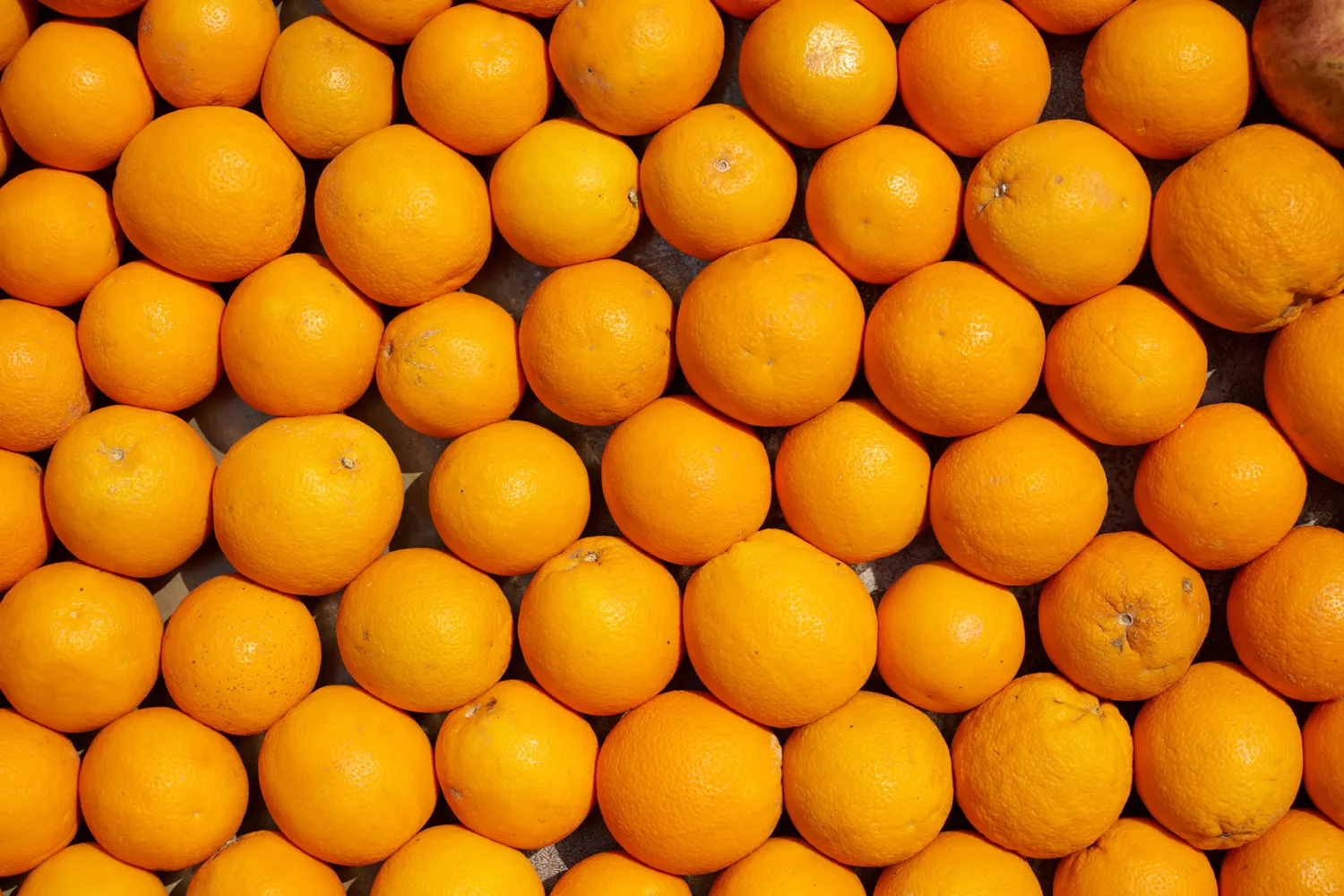 Naranjas a granel en un supermercado PEXELS