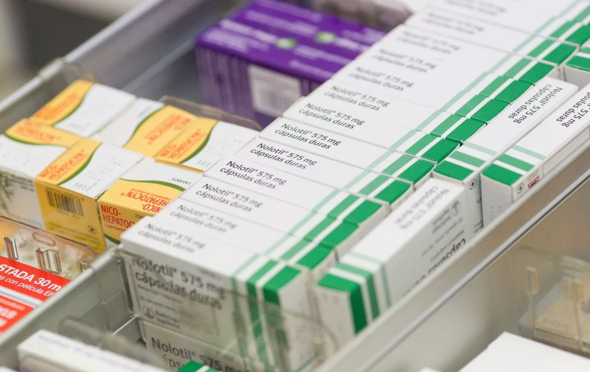 Cajas de Nolotil y otros medicamentos en el cajón de una farmacia / EP Cajas de Nolotil y otros medicamentos en el cajón de una farmacia / EP
