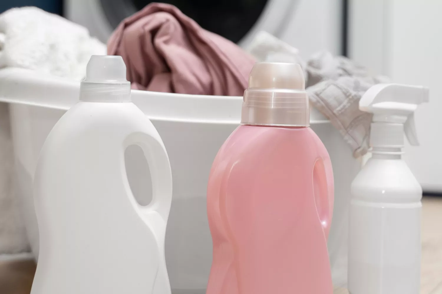 Suavizantes y detergentes para la lavadora / FREEPIK Suavizantes y detergentes para la lavadora / FREEPIK