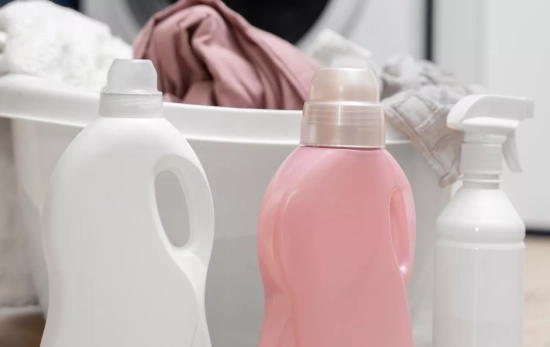 Suavizantes y detergentes para la lavadora / FREEPIK Suavizantes y detergentes para la lavadora / FREEPIK