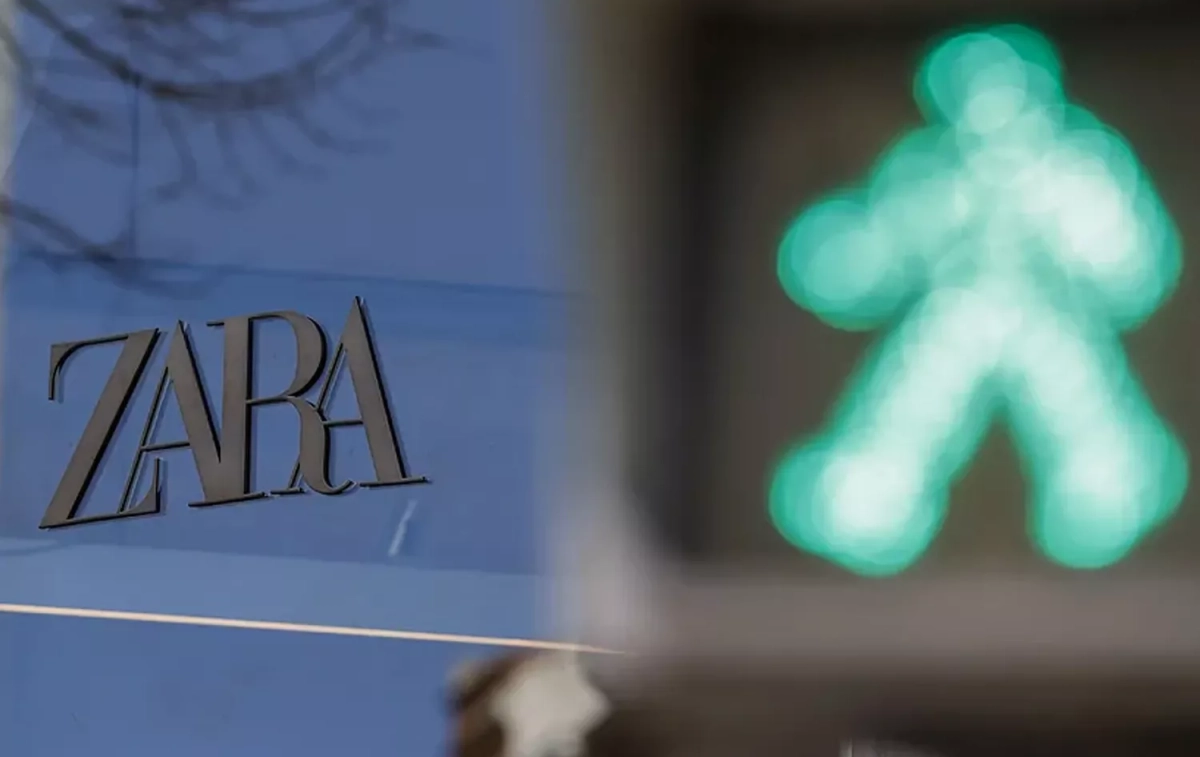 Una tienda Zara, del Grupo Inditex, y un semáforo con la señal de peatones en verde / EFE Una tienda Zara, del Grupo Inditex, y un semáforo con la señal de peatones en verde / EFE
