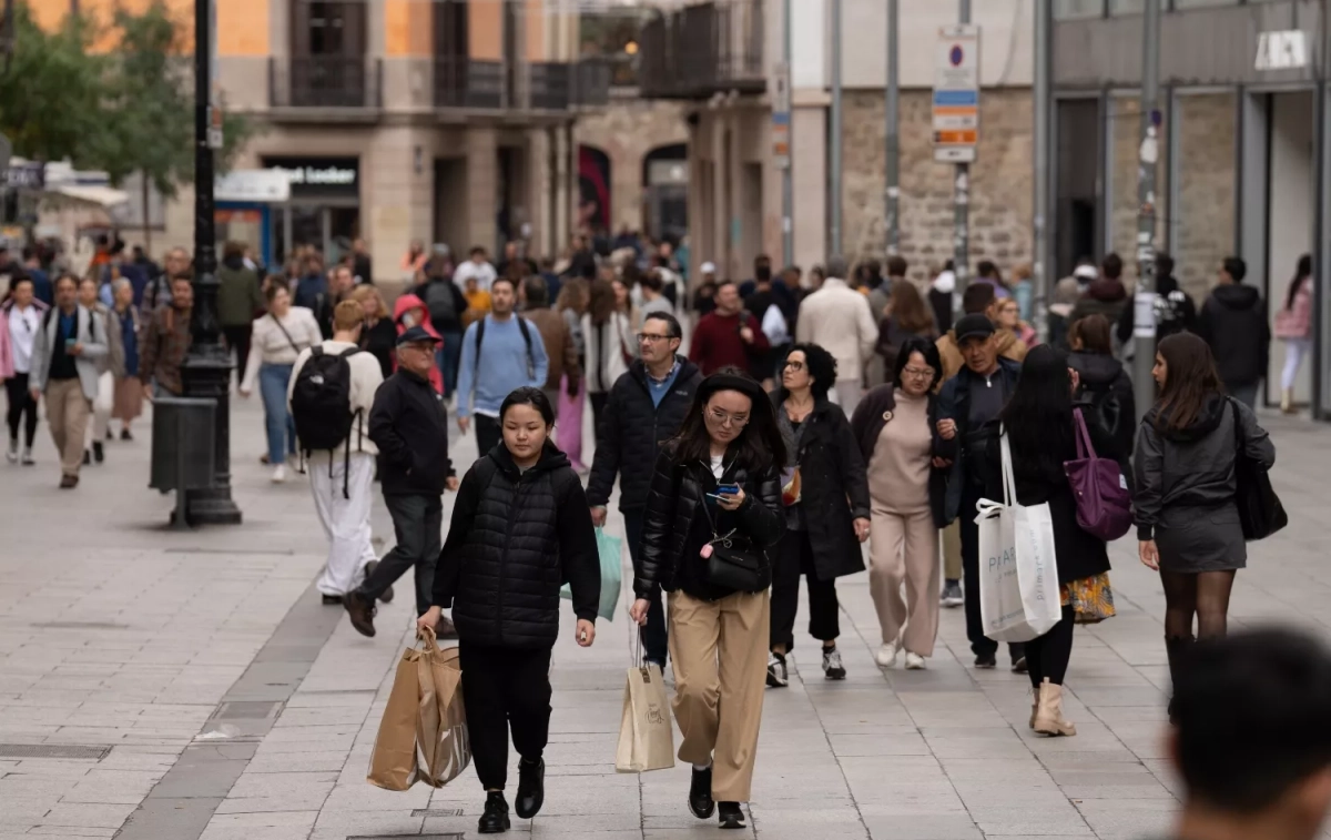 Gente de compras en Barcelona / EP Gente de compras en Barcelona / EP