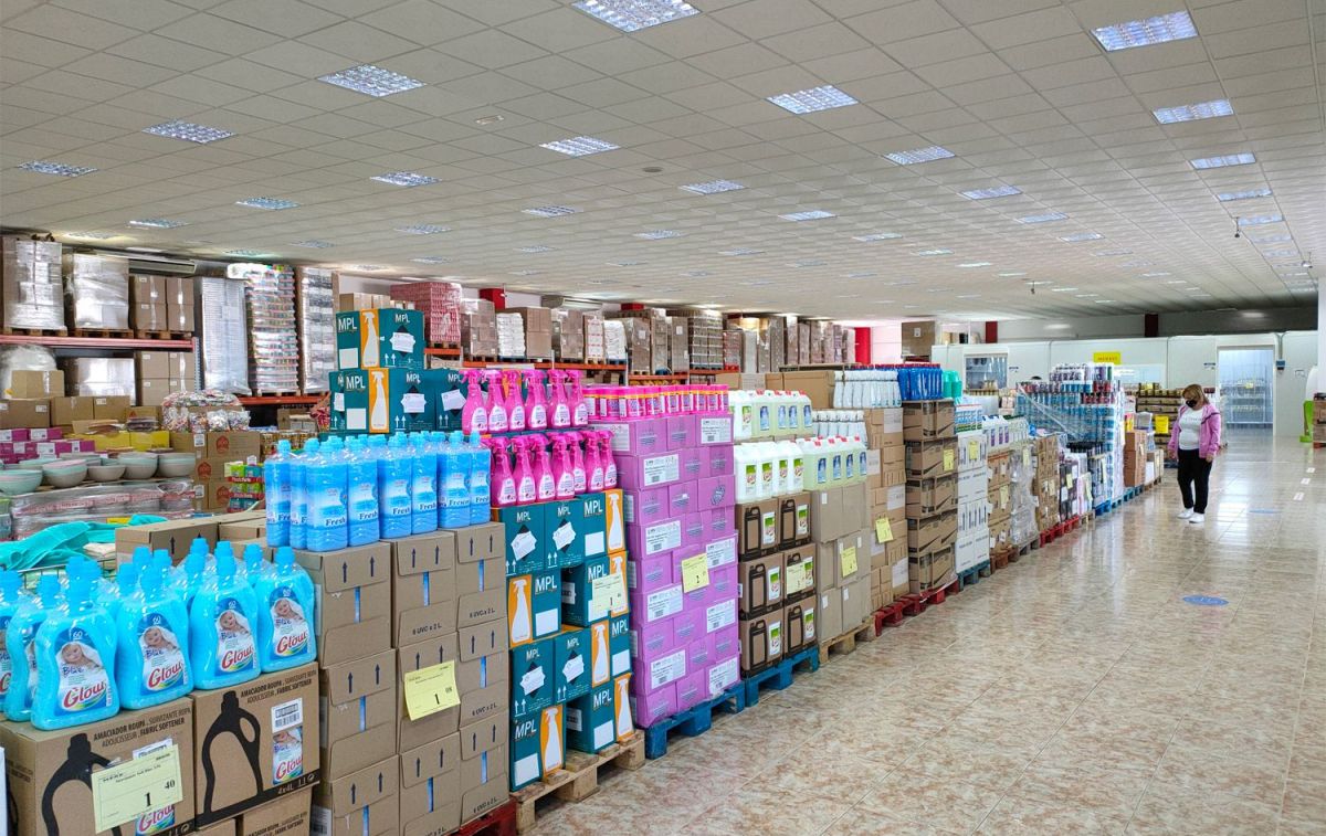 Un pasillo con productos del supermercado Mere de Parla / CG