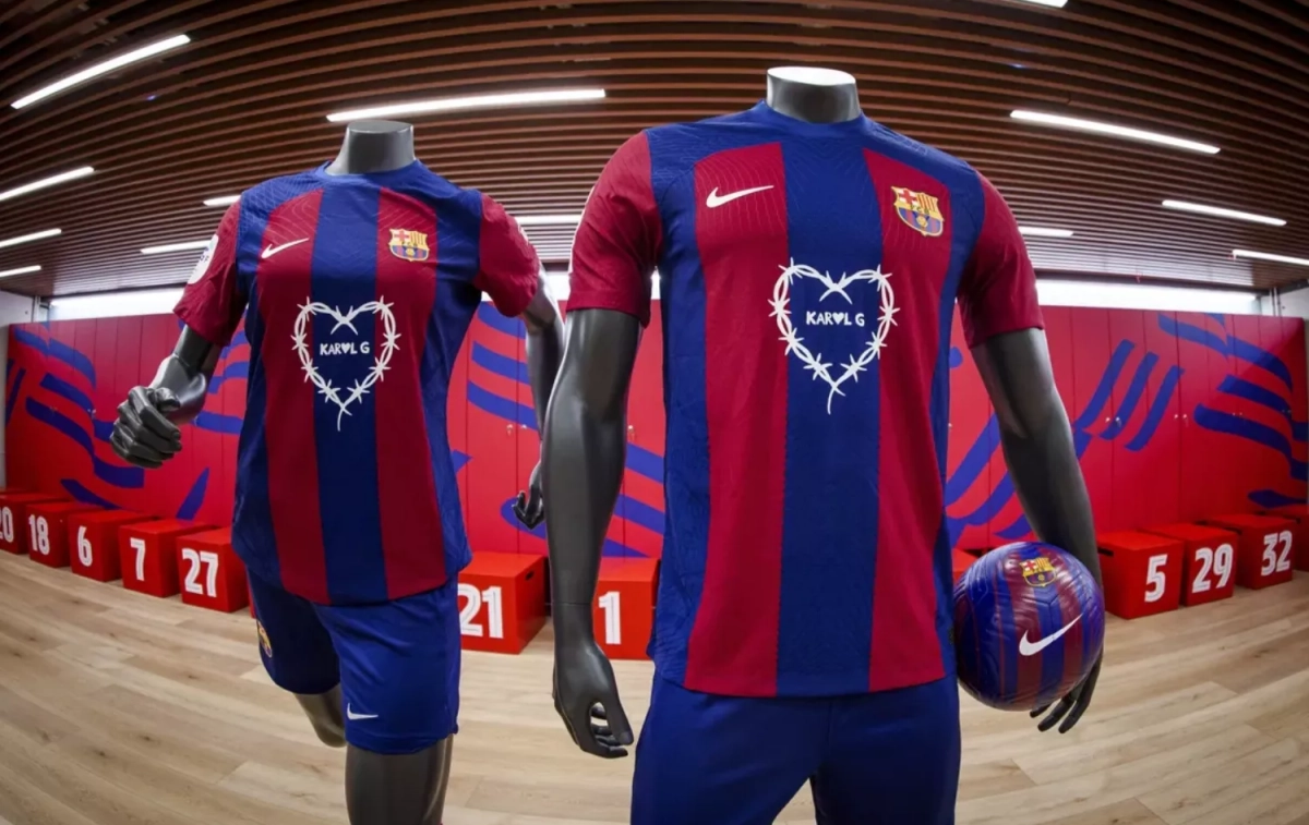 Las nuevas camisetas del FC Barcelona con el logo de Karol G / FC BARCELONA